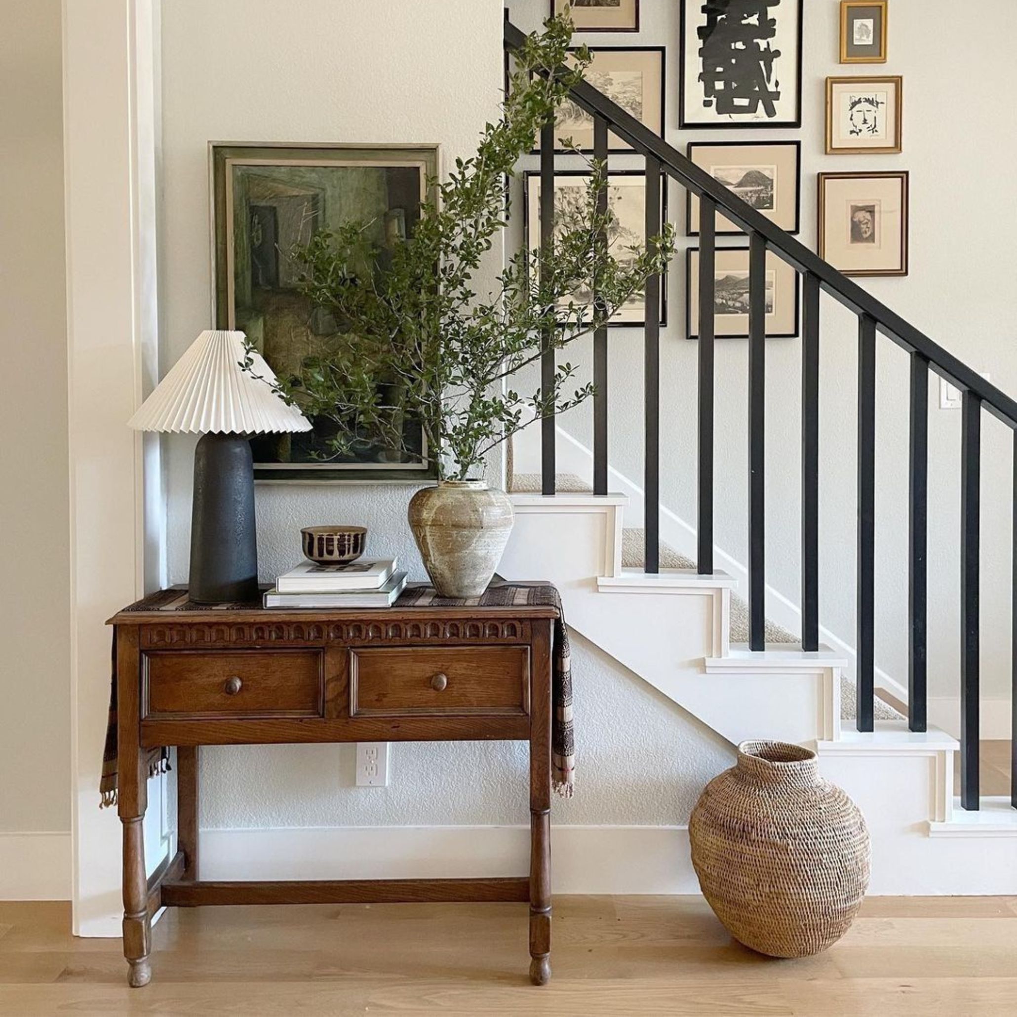 Decoração vintage para um hall de entrada intemporal.