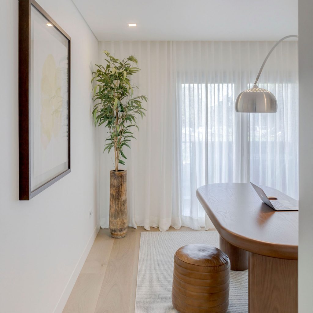 Ligação sensorial à terra presente através de texturas e acabamentos.