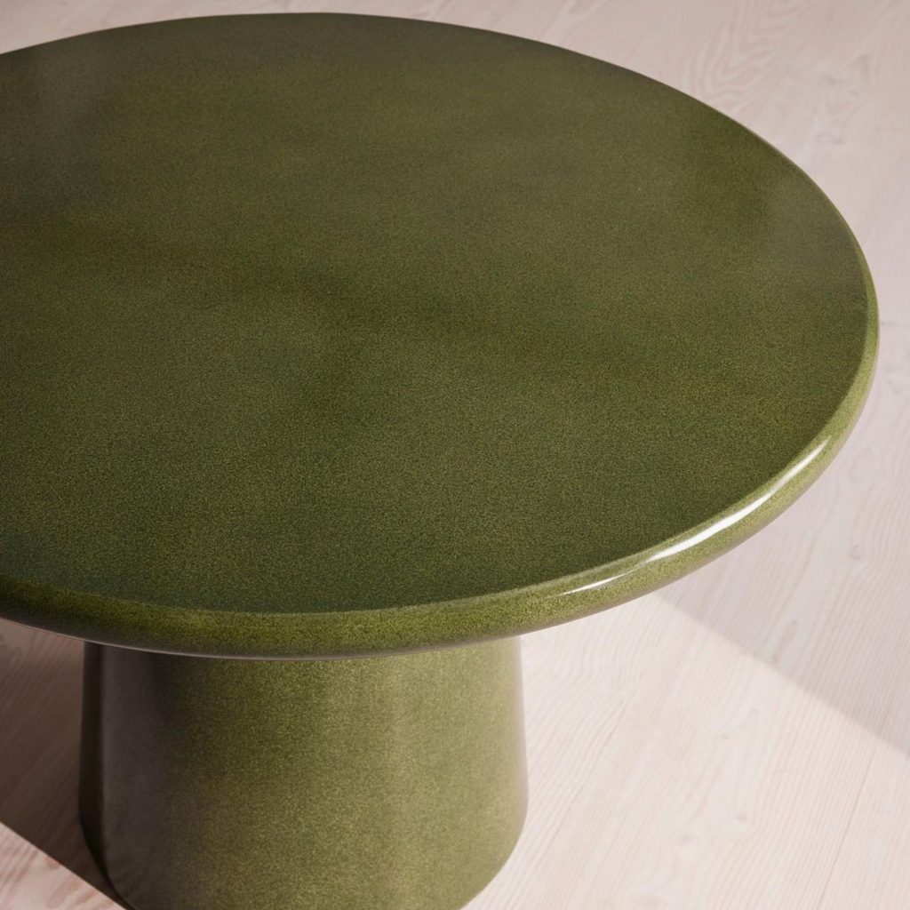 Mesa de centro arredondada para sala de estar.