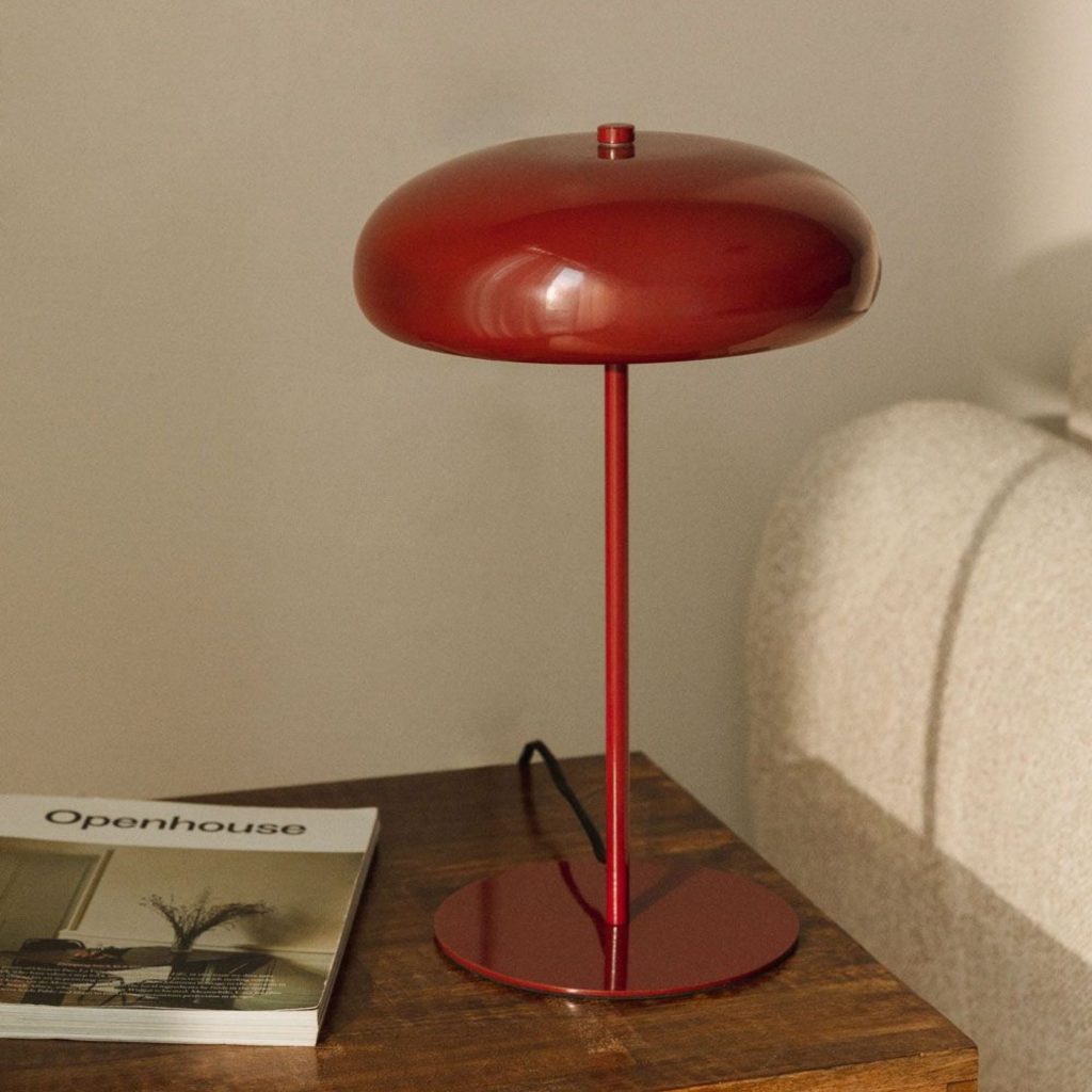 Candeeiros de mesa de cabeceira em estilo retro.