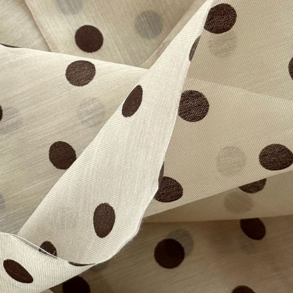 Padrão bolinhas no design de interiores.