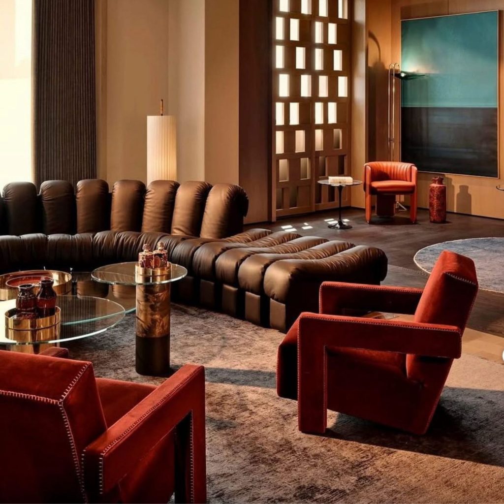 Sala de estar inspirada nos anos 70