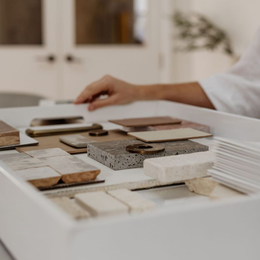 Materiais selecionados para o desenvolvimento de um projeto de design de interiores.