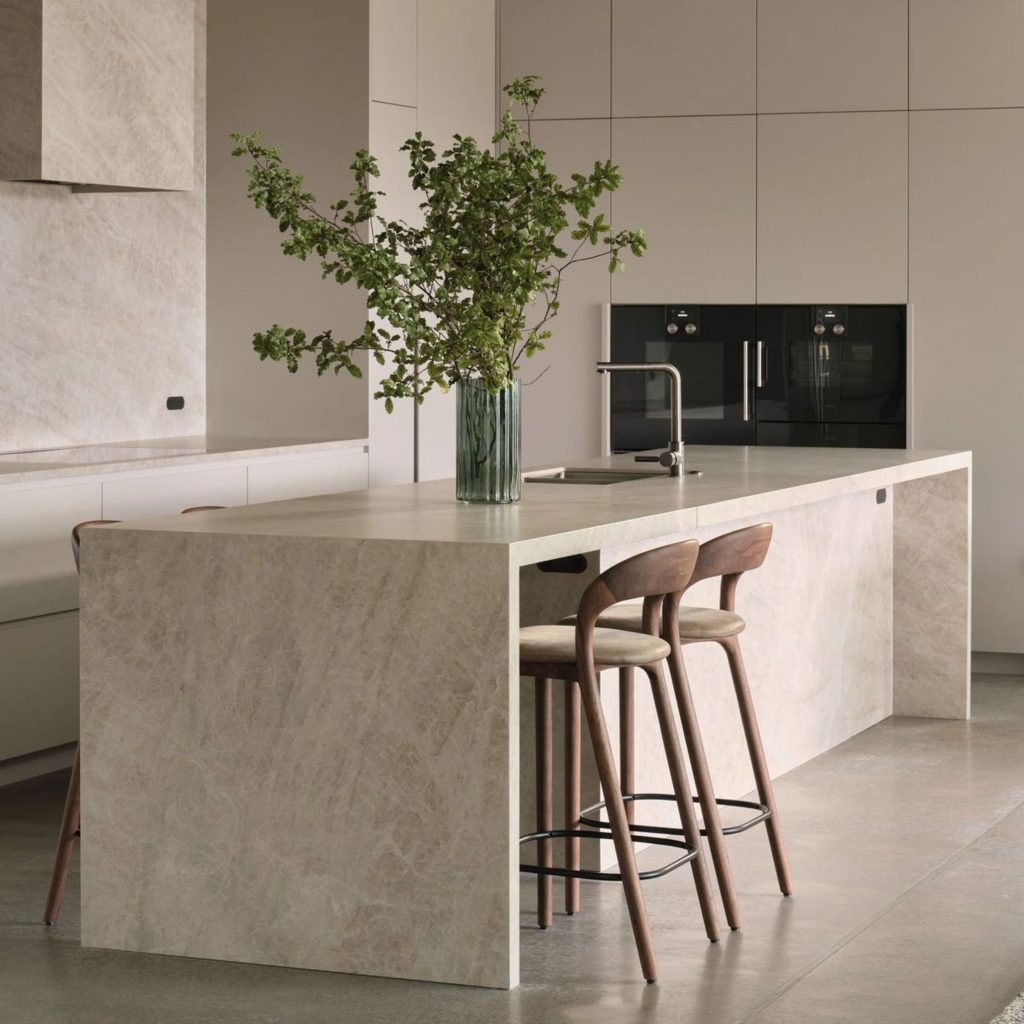 Ilha de cozinha como forma de criar uma divisão no espaço sem o isolar por completo.