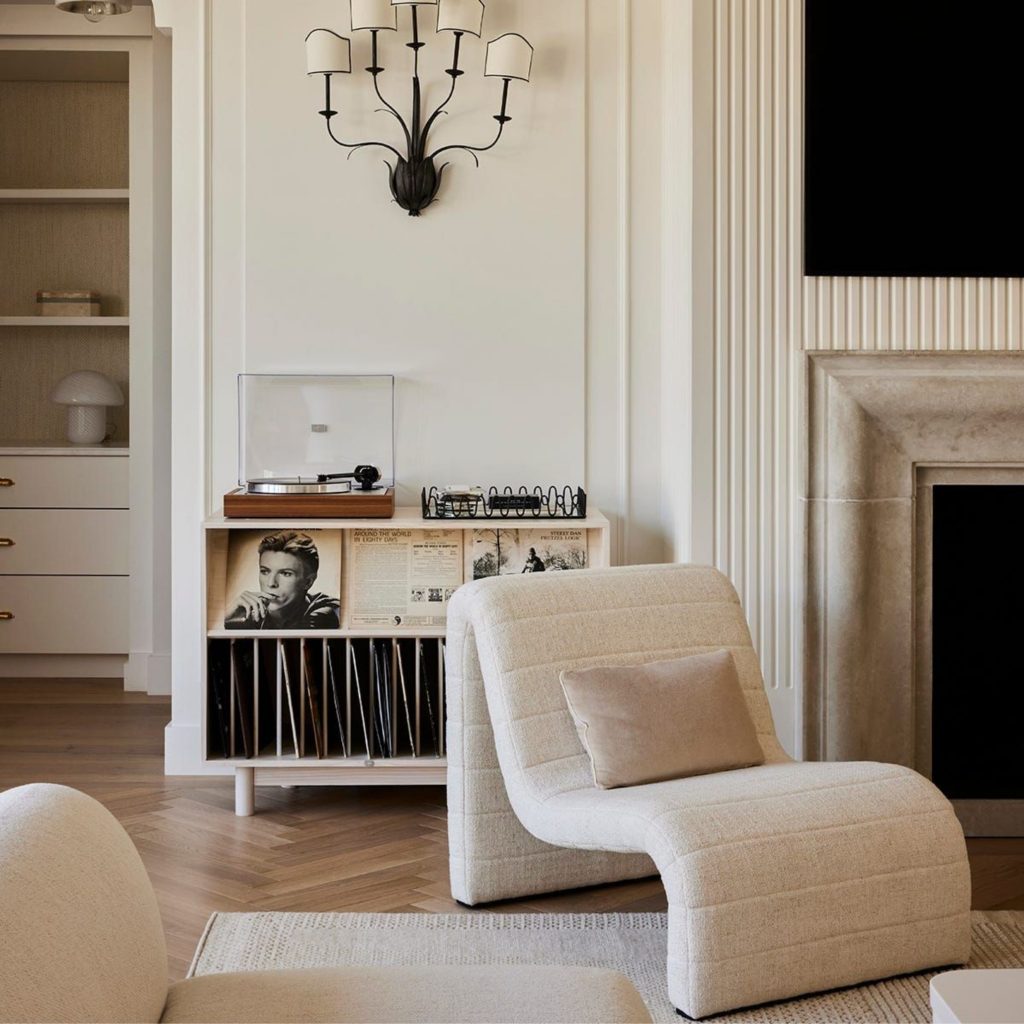 Combinação de diferentes estilos de design de interiores num único ambiente.