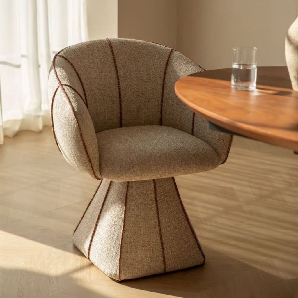 Peça statement que se destaca na sala de jantar.