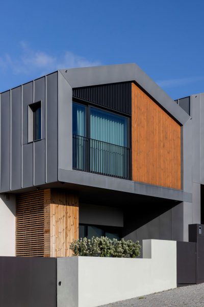 Moradia "Linha de Água", um projeto de design de interiores desenvolvido pela Jota Barbosa Interiors.