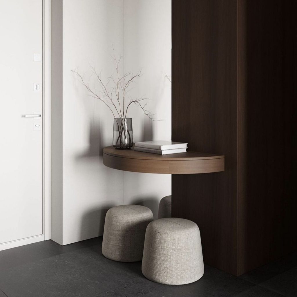 Um canto minimalista onde os moveis para corredor se integram numa composição discreta, criando uma decoração serena que reforça a intenção de uma decoração para corredores funcional; a prateleira flutuante, os ramos secos e os pufes arredondados sugerem soluções de Decoração para corredor estreito que inspiram Ideias para decorar corredores estreitos, mostrando como moveis para corredor podem equilibrar estética e utilidade num espaço de linhas limpas onde a decoração se mantém subtil e a decoração para corredores valoriza contrastes de materiais; a paleta neutra reforça propostas de Decoração para corredor estreito e amplia novas Ideias para decorar corredores estreitos, enquanto os moveis para corredor se articulam com superfícies claras, permitindo que a decoração respire e que a decoração para corredores ofereça referências de Decoração para corredor estreito, multiplicando Ideias para decorar corredores estreitos num ambiente contemporâneo e equilibrado.