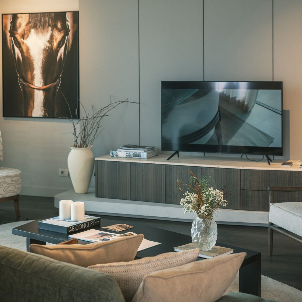 Imagem que expressa Bem estar através de uma composição inspirada em Casas modernas onde o Design de interiores cria uma Experiência sensorial que eleva a Qualidade de vida. Os elementos decorativos sugerem um Estilo de vida saudável que valoriza Conforto e revela um Lifestyle equilibrado. A disposição dos objetos reforça Bem estar ao evidenciar Casas modernas concebidas com um Design de interiores orientado para Experiência sensorial que melhora a Qualidade de vida. O ambiente comunica um Estilo de vida saudável onde o Conforto se manifesta na escolha de materiais que constroem um Lifestyle contemporâneo. A presença de arte e luz natural intensifica Bem estar dentro das Casas modernas ao mostrar como o Design de interiores pode criar Experiência sensorial e contribuir para a Qualidade de vida. O conjunto final celebra um Estilo de vida saudável onde o Conforto molda um Lifestyle que nasce do Bem estar.