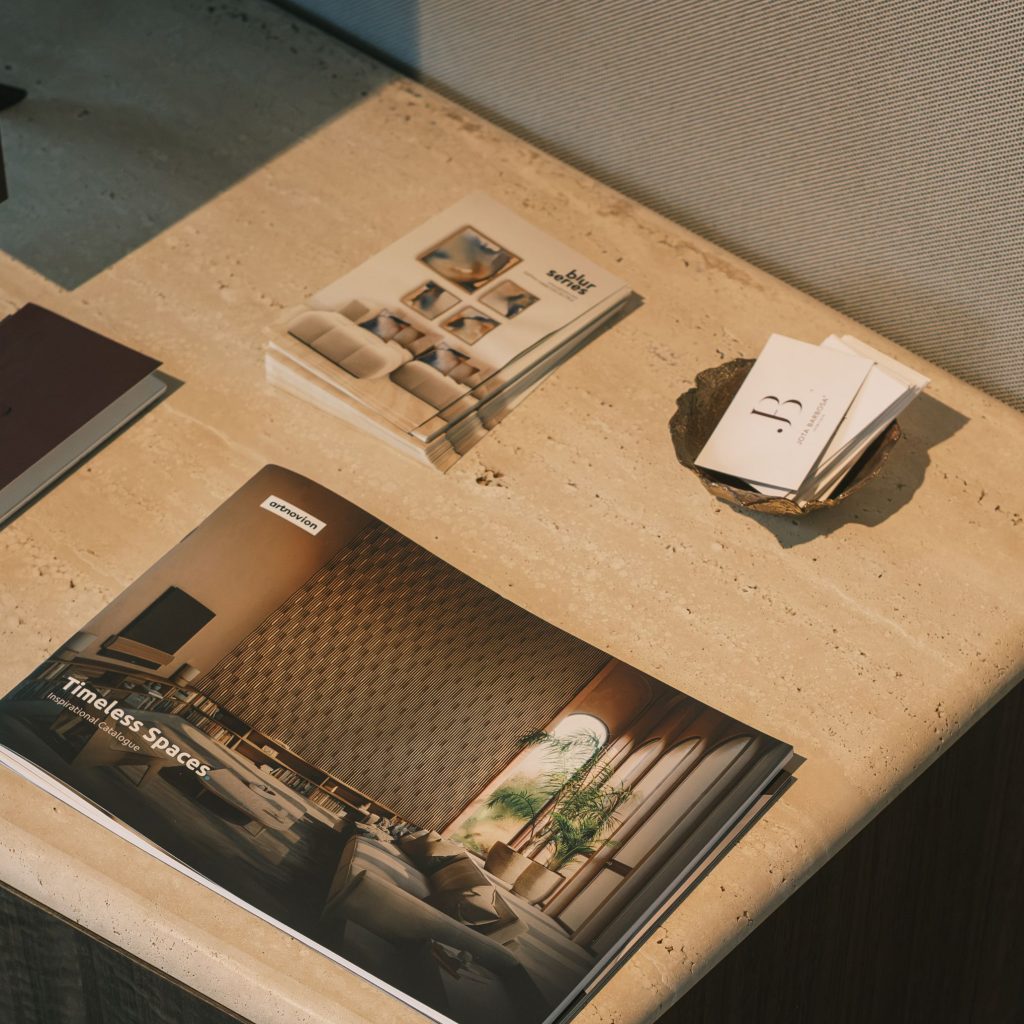 Imagem que traduz Bem estar através de materiais pensados para Casas modernas e para um Design de interiores que privilegia Experiência sensorial e melhora a Qualidade de vida. Os catálogos sugerem um Estilo de vida saudável associado ao Conforto e a um Lifestyle contemporâneo. A disposição reforça Bem estar ao integrar referências das Casas modernas e de um Design de interiores orientado para Experiência sensorial que eleva a Qualidade de vida. Os detalhes comunicam um Estilo de vida saudável onde o Conforto molda um Lifestyle equilibrado. A seleção editorial celebra Bem estar como eixo das Casas modernas e como expressão de um Design de interiores que cria Experiência sensorial com impacto na Qualidade de vida. O conjunto final traduz um Estilo de vida saudável onde o Conforto define um Lifestyle centrado na forma como habitamos.