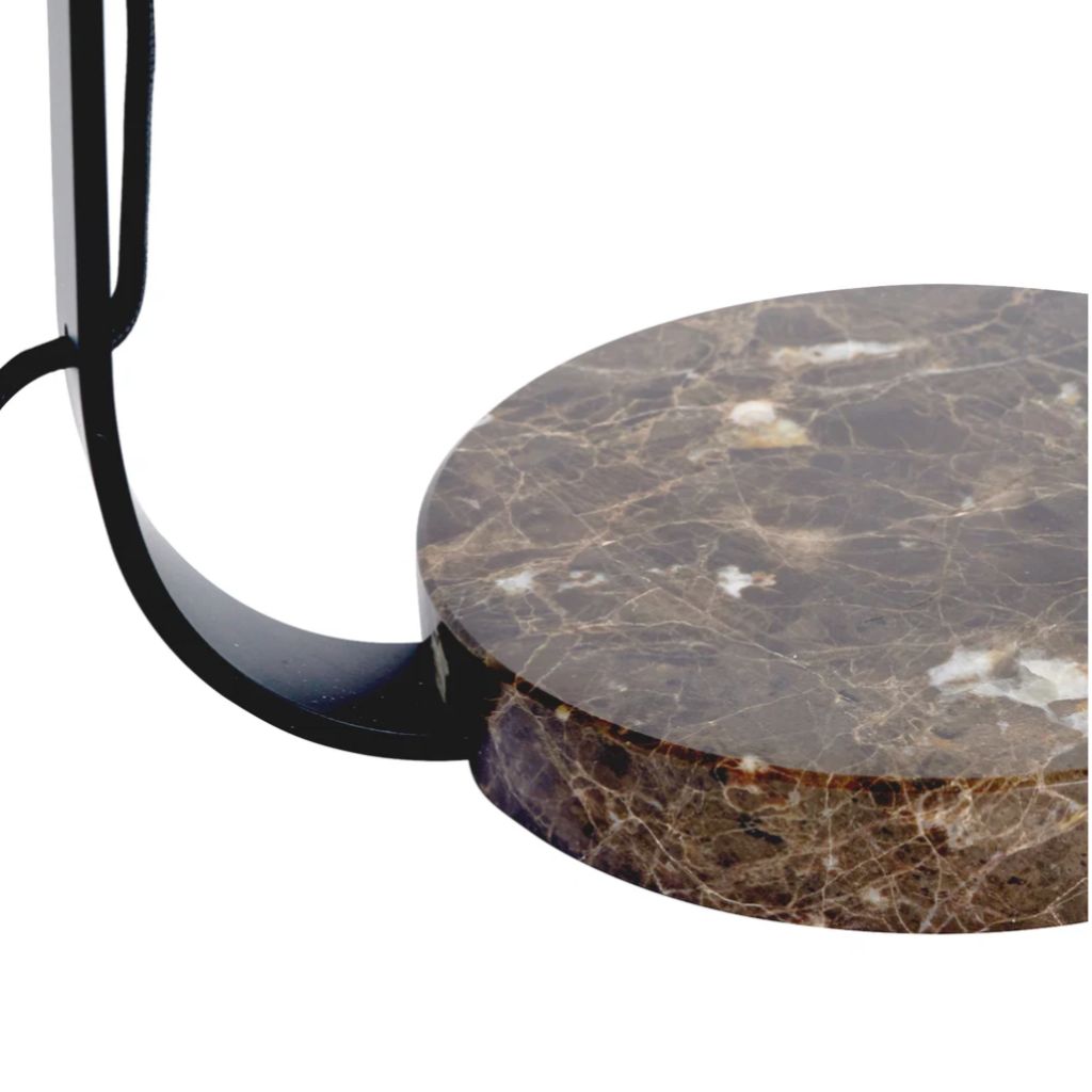 jota-barbosa-interiors-candeeiro-de-mesa-milly-003 Base em mármore com estrutura metálica que reforça Candeeiros de mesa de cabeceira, a presença dos Candeeiros de mesa, a intenção da Iluminação, a precisão da decoração, o gesto do design de interiores e a serenidade das casas modernas. A textura natural celebra Candeeiros de mesa de cabeceira, o carácter dos Candeeiros de mesa, a profundidade da Iluminação, a harmonia da decoração, a linguagem do design de interiores e a identidade das casas modernas. O brilho subtil acentua Candeeiros de mesa de cabeceira, o desenho dos Candeeiros de mesa, a suavidade da Iluminação, a coerência da decoração, o rigor do design de interiores e a estética das casas modernas. A composição final integra Candeeiros de mesa de cabeceira, a elegância dos Candeeiros de mesa, a intenção da Iluminação, o detalhe da decoração, a assinatura do design de interiores e o carácter das casas modernas.