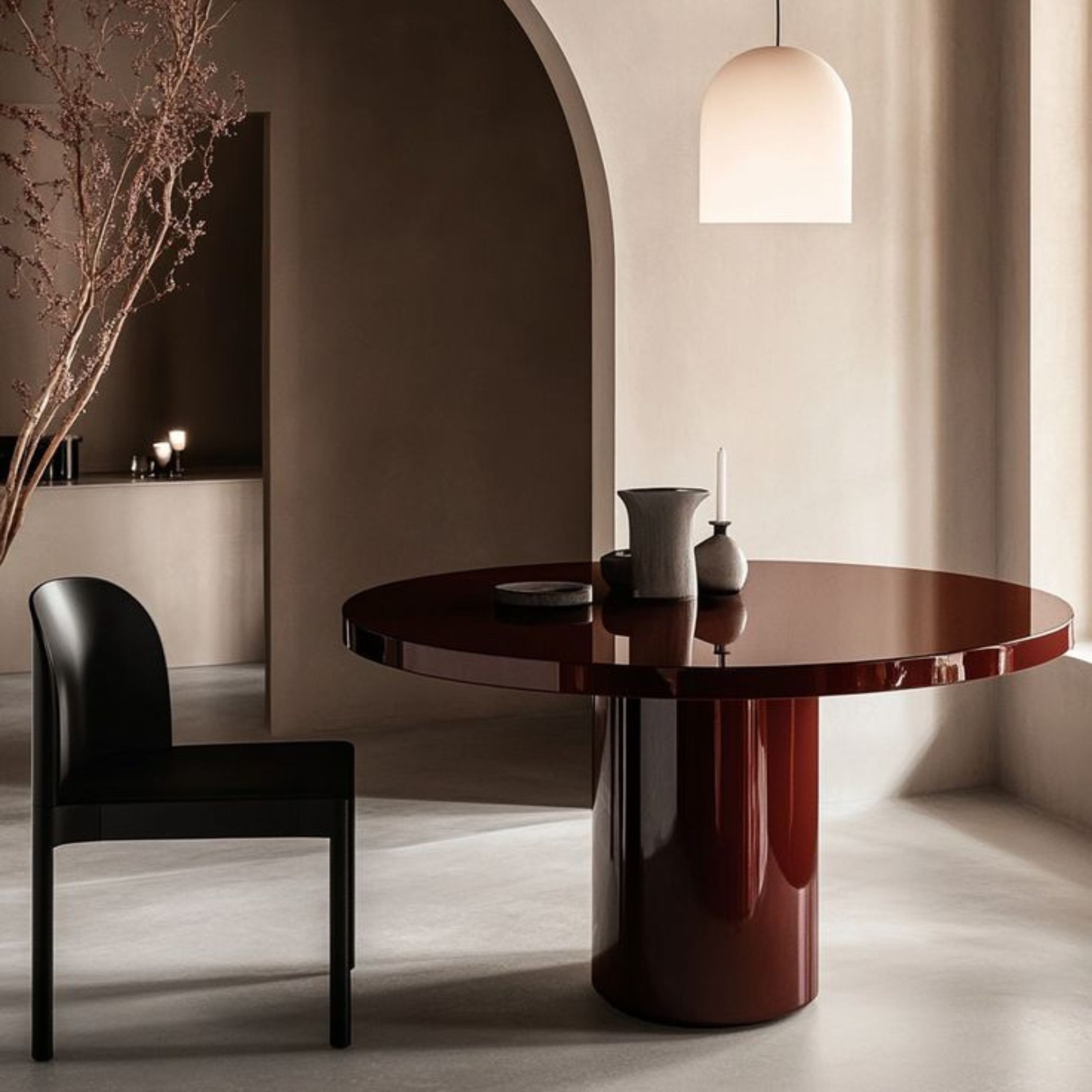 Composição de design de interiores que privilegia uma decoração depurada, onde o gesto de envernizar define a presença do mobiliário com superfícies de alto brilho. A mesa redonda revela a precisão do lacado alto brilho, articulado com técnicas de envernizamento que reforçam a intenção de envernizar madeira com rigor. O espaço traduz um conceito de design de interiores que integra decoração subtil, valorizando o mobiliário através de processos de envernizar que elevam o carácter das peças. A luz evidencia o alto brilho aplicado com mestria, mostrando como o lacado alto brilho se relaciona com o envernizamento num ambiente pensado para envernizar madeira com acabamento perfeito. A narrativa de design de interiores demonstra a importância da decoração na leitura do mobiliário, enquanto o gesto de envernizar e o uso de alto brilho revelam a intenção de lacado alto brilho dentro de um processo de envernizamento contínuo. O conjunto final traduz a harmonia entre design de interiores, decoração, mobiliário, alto brilho, lacado alto brilho, envernizamento, envernizar e envernizar madeira.
