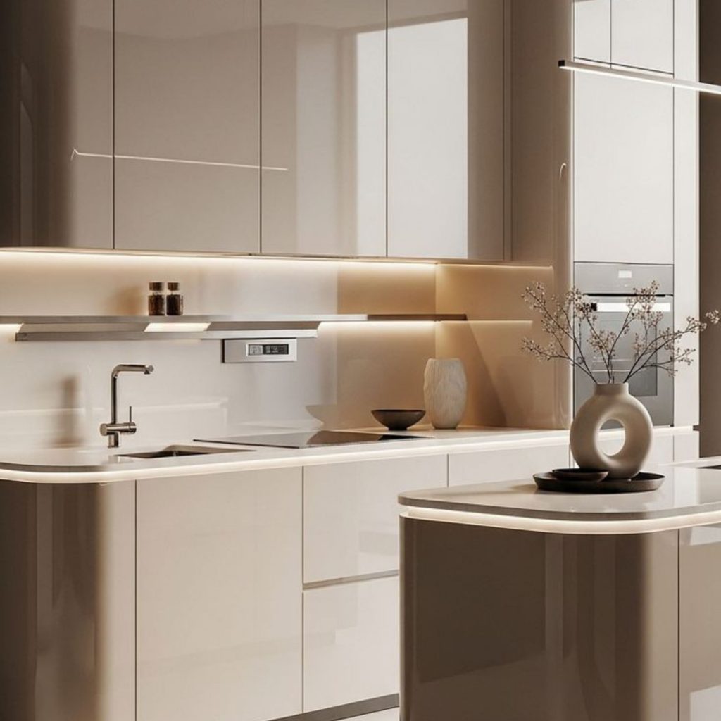 Composição de design de interiores onde a decoração se apoia em superfícies depuradas, articuladas com técnicas de envernizar que valorizam o mobiliário com presença silenciosa e sofisticada. Os armários revelam a precisão do lacado alto brilho, dialogando com processos de envernizamento que reforçam a intenção de envernizar madeira com rigor e continuidade visual. A narrativa de design de interiores evidencia como a decoração se transforma quando o mobiliário é tratado com gestos de envernizar, criando uma leitura fluida entre luz, textura e proporção. O brilho subtil reforça a presença do alto brilho, mostrando a importância do lacado alto brilho dentro de um conceito de design de interiores que privilegia calma, funcionalidade e elegância. Cada elemento de decoração reforça o papel do mobiliário, enquanto o envernizamento e a técnica de envernizar revelam a intenção de envernizar madeira com acabamento perfeito. O conjunto final traduz um ambiente onde design de interiores, decoração, mobiliário, alto brilho, lacado alto brilho, envernizamento, envernizar e envernizar madeira se articulam para criar uma cozinha minimalista, luminosa e contemporânea
