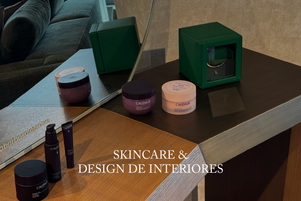 Cosméticos da Caudalie sobre um toucador de luxo, unindo skincare ao requintado design de interiores com elegantes dicas de decoração.