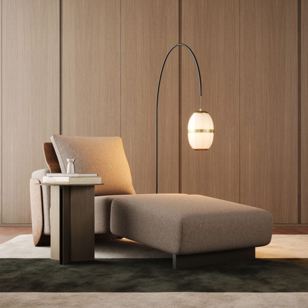 Espaço de leitura e descanso para biblioteca em casa com confortável cadeirão tipo chaise longue, mesa lateral e candeeiro de pé sob painéis de madeira que integram a estante, com estantes para livros e detalhes de decoração num conceito requintado de design de interiores.